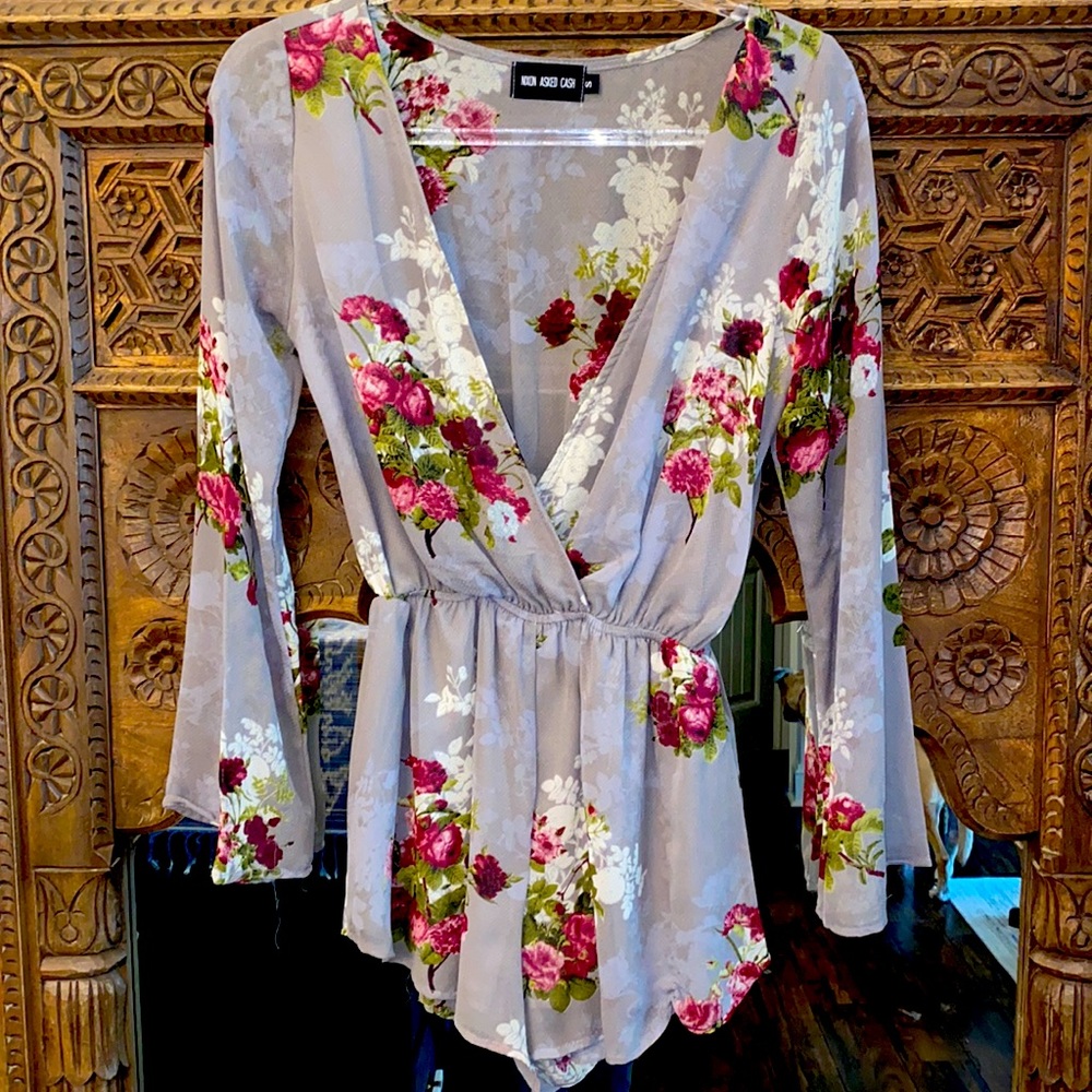 Nixon asked Cash gray flower romper S